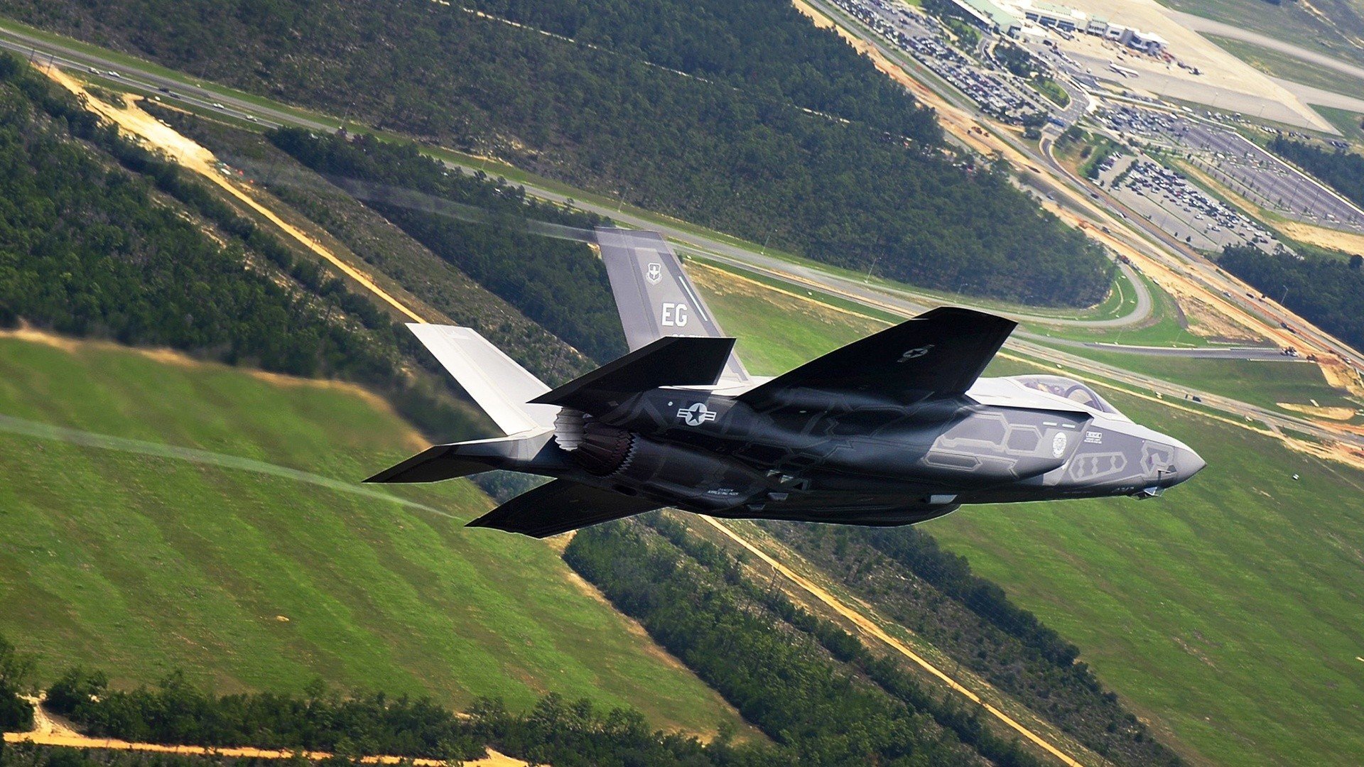 开云体育视频直播-凯尔·查默斯泳池内外双重突破,查尔斯凯萁是什么品牌