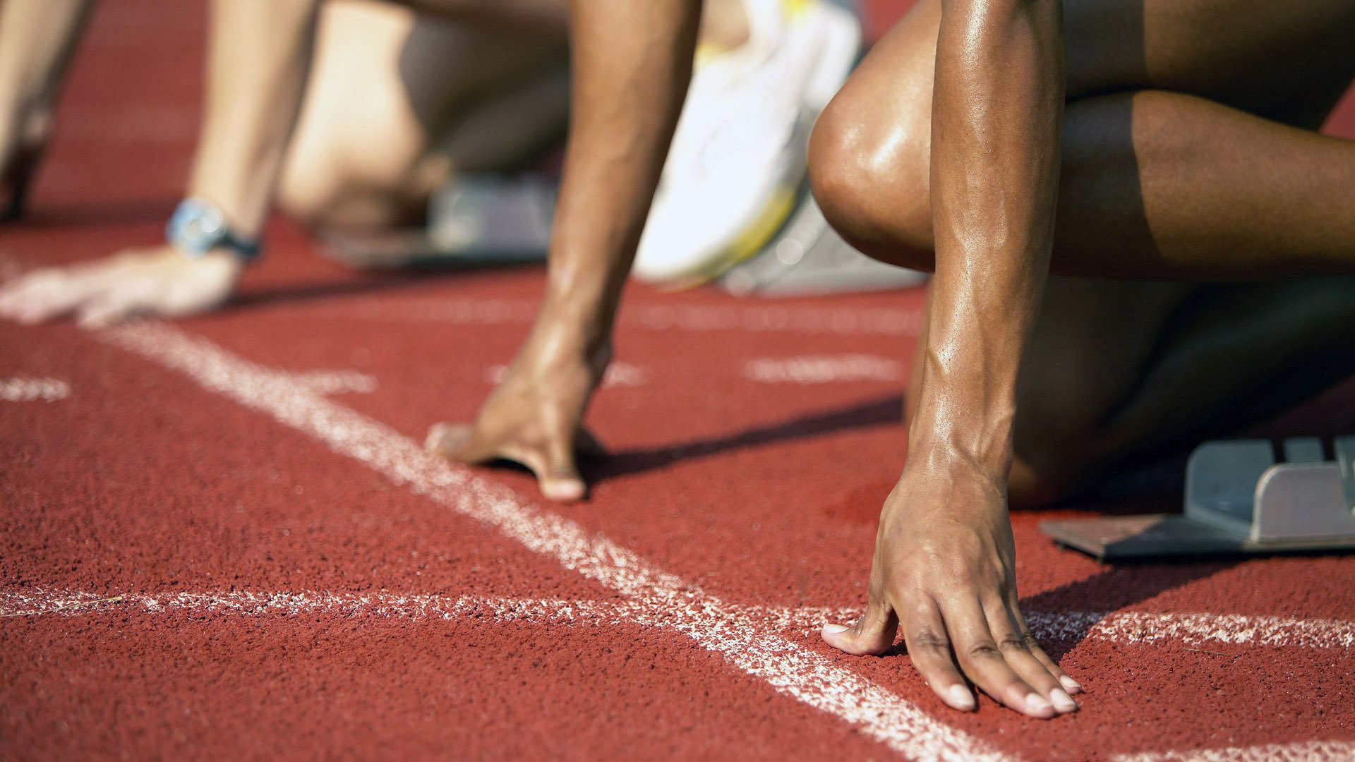 世界青少年水上运动节在青岛精彩上演，激发运动热情，青岛市水上运动训练基地