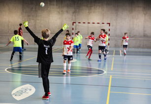 四国蝶泳转身用时差距仅0.07秒，蝶泳转身动作