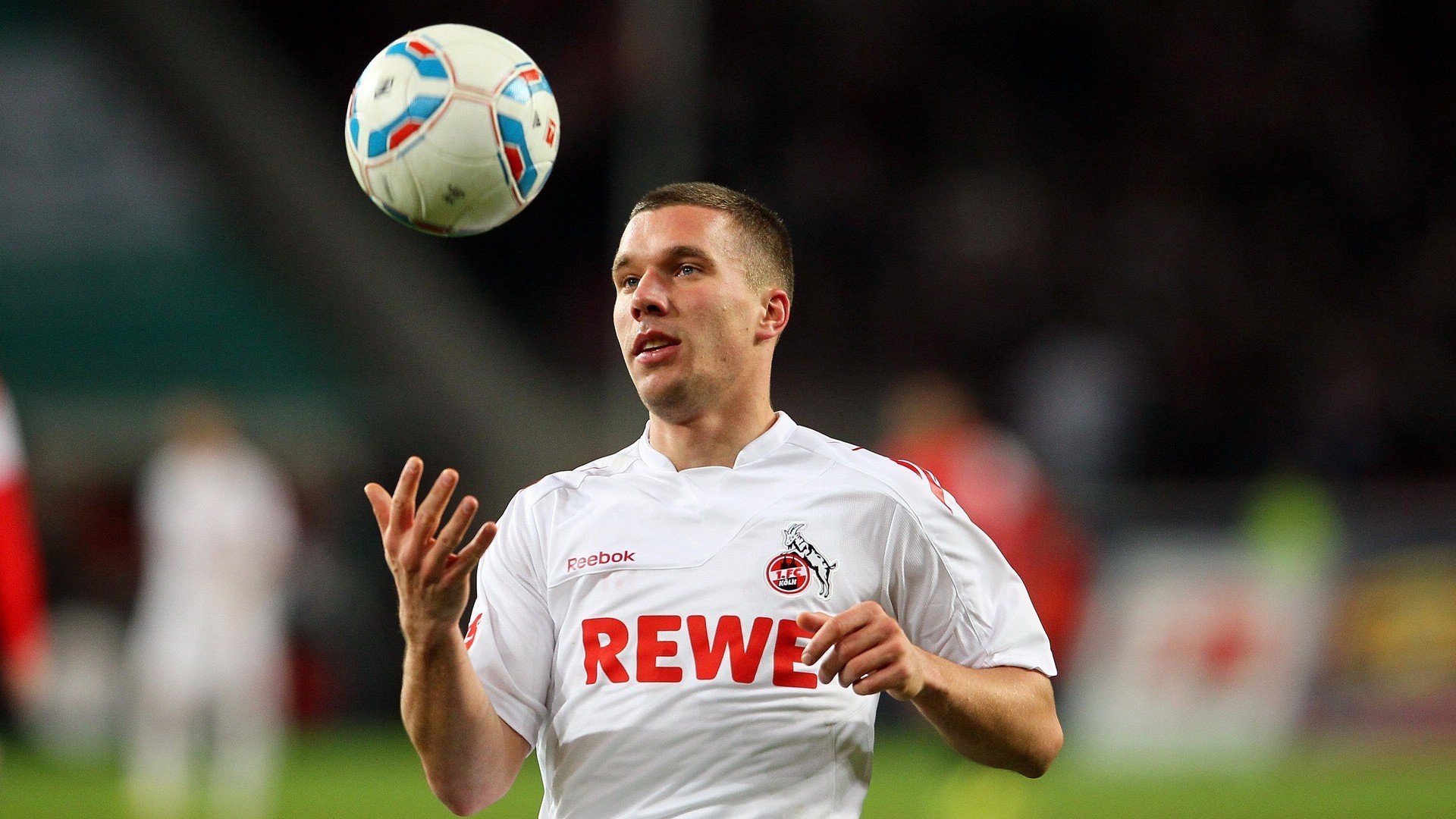 德甲比赛激情四溢：攻守激烈，精彩不断！，德甲视频集锦