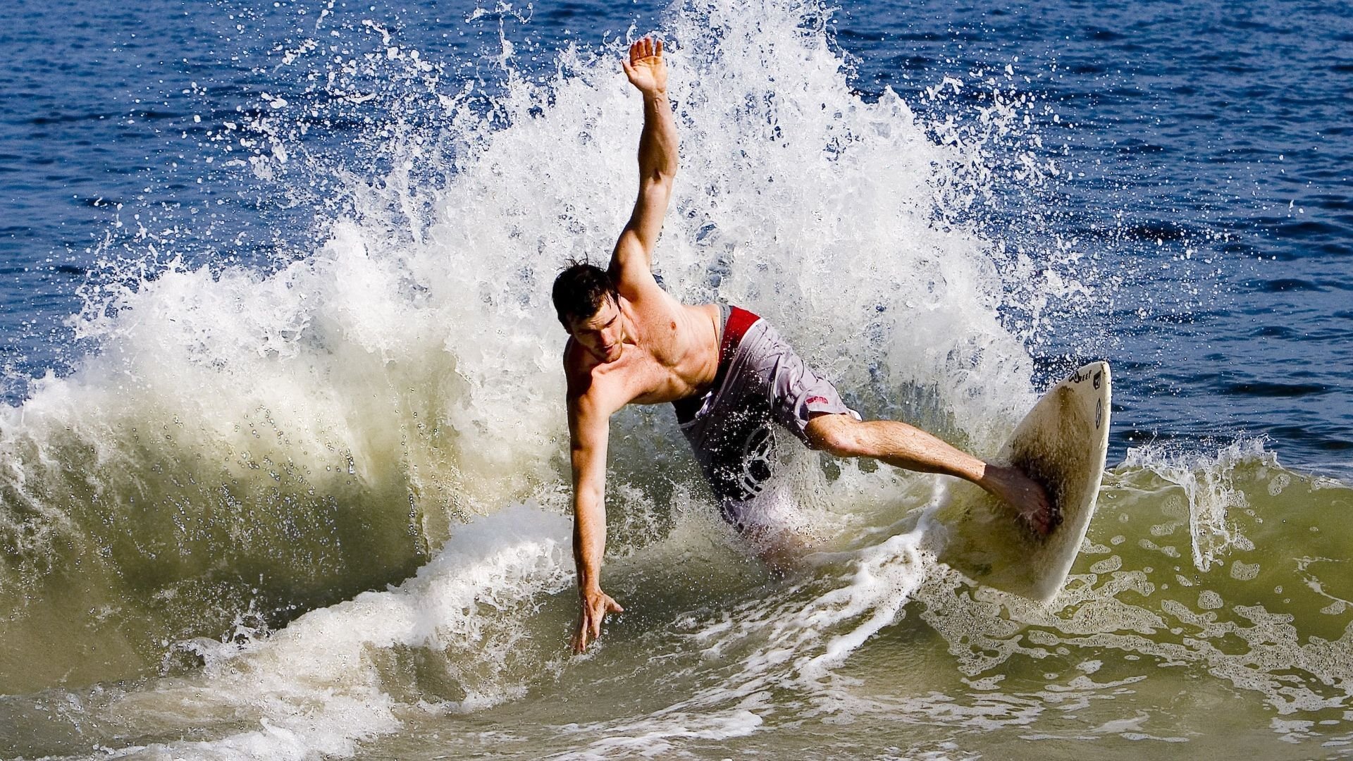 足球运动员科学训练计划制定，更科学合理提升表现，足球科学化训练理念